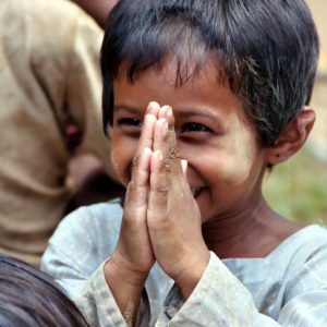 ANJALI MUDRA, UN GEST PROFUND ȘI SACRU, CARE ONOREAZĂ!