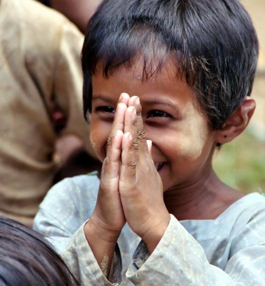 ANJALI MUDRA, UN GEST PROFUND ȘI SACRU, CARE ONOREAZĂ!