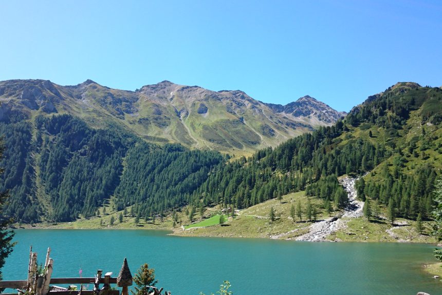 YOGA NU ESTE O RELIGIE!