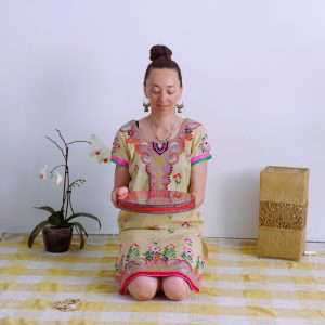 CE ESTE VINDECAREA PRIN SUNET? YOGADEVI, TERAPII VIBRAȚIONALE